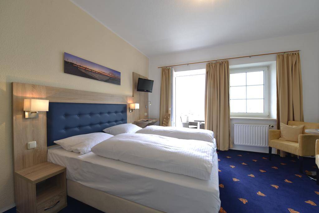 Hotel Boddenhus Garni Цингст Экстерьер фото