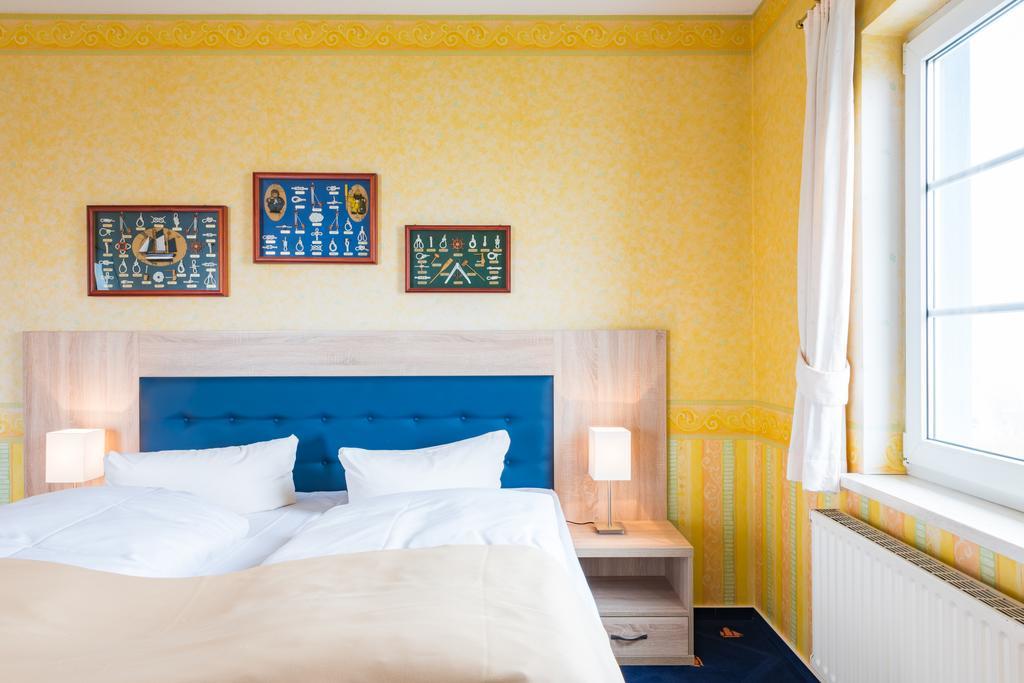 Hotel Boddenhus Garni Цингст Экстерьер фото