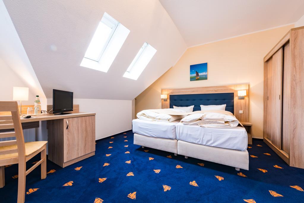 Hotel Boddenhus Garni Цингст Экстерьер фото