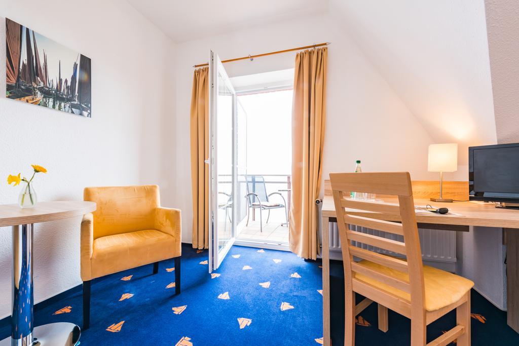 Hotel Boddenhus Garni Цингст Экстерьер фото