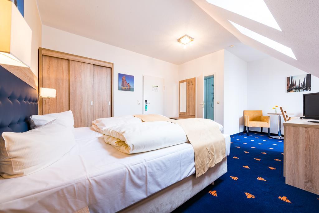 Hotel Boddenhus Garni Цингст Экстерьер фото