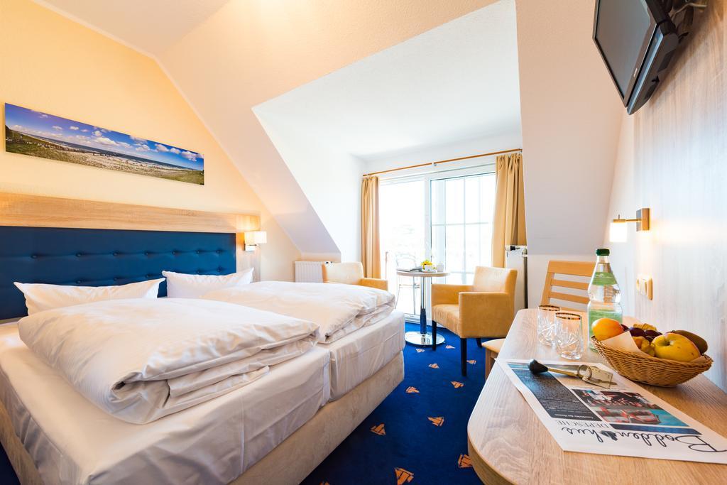 Hotel Boddenhus Garni Цингст Экстерьер фото