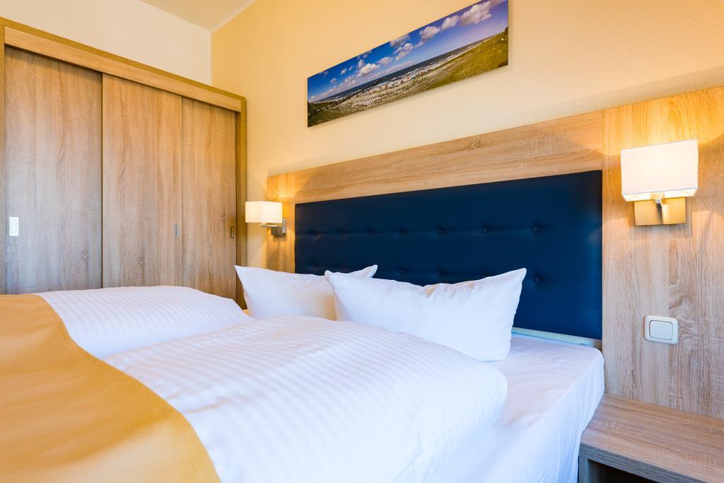 Hotel Boddenhus Garni Цингст Экстерьер фото