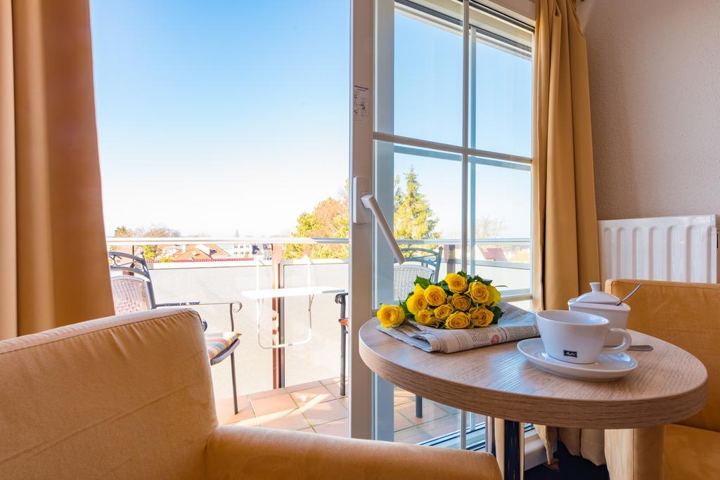 Hotel Boddenhus Garni Цингст Экстерьер фото