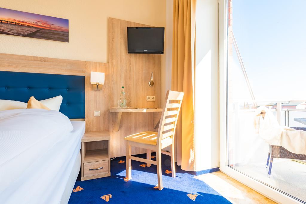 Hotel Boddenhus Garni Цингст Экстерьер фото
