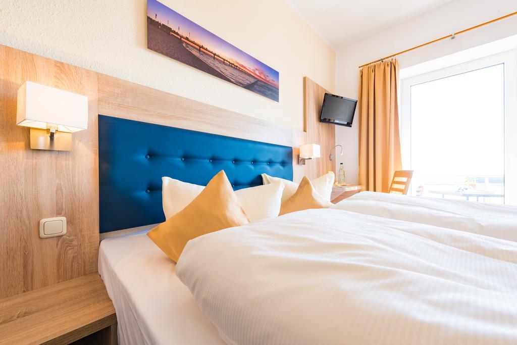 Hotel Boddenhus Garni Цингст Экстерьер фото