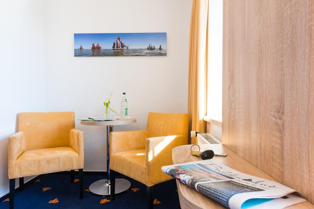 Hotel Boddenhus Garni Цингст Экстерьер фото