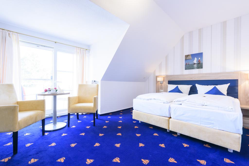 Hotel Boddenhus Garni Цингст Экстерьер фото