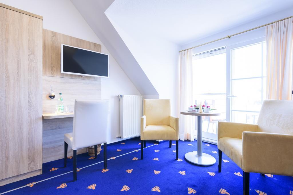 Hotel Boddenhus Garni Цингст Экстерьер фото