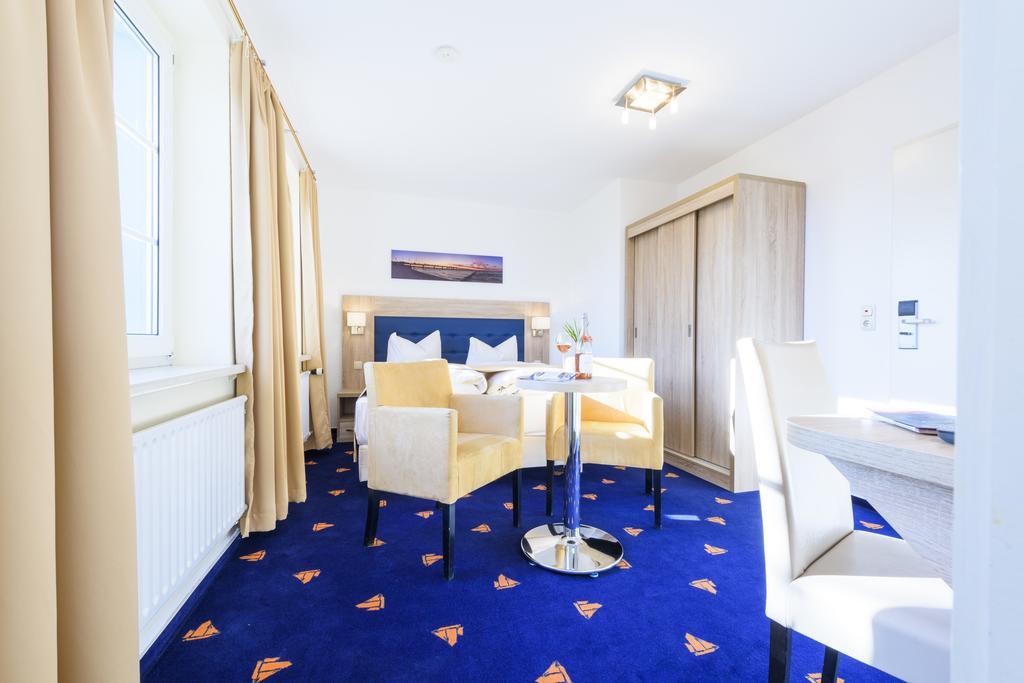 Hotel Boddenhus Garni Цингст Экстерьер фото