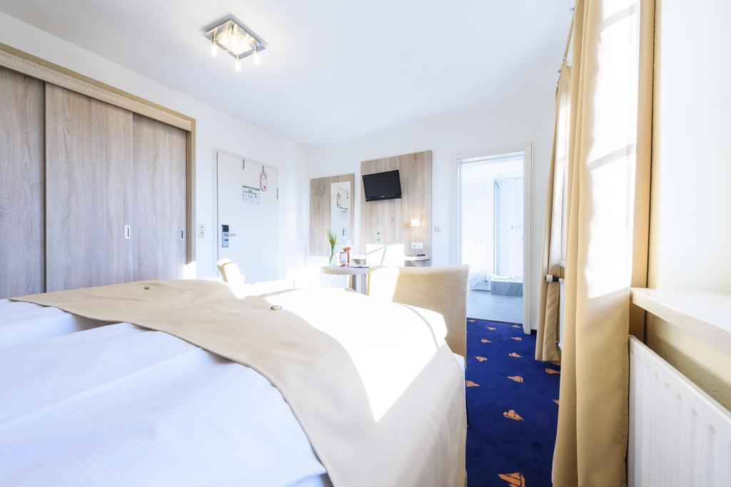 Hotel Boddenhus Garni Цингст Экстерьер фото